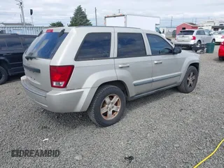 2007 Jeep Grand Cherokee Laredo z VIN 1J8GR48K57C605912, wystawiony jako IAAI lot #42323050 z przebiegiem 210 615 mil mil oraz . Historia ofert i sprzedaży dostępna na DreamBid. Obrazek 4.