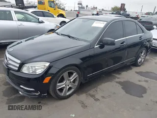 2011 Mercedes-Benz C 300 Sport z VIN WDDGF5EB1BA472313, wystawiony jako IAAI lot #42393658 z przebiegiem 161 373 mil mil oraz . Historia ofert i sprzedaży dostępna na DreamBid. Obrazek 17.