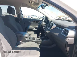2017 Kia Sorento LX with VIN 5XYPGDA59HG307040, listed as a IAAI auction lot 42125920 with 125,303 mi miles and . Bid and sale history available at carsss.com. Image 5.