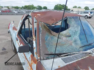 1991 Chevrolet Colorado 1LT z VIN 1GCCS14E7M8105645, wystawiony jako IAAI lot #42379685 z przebiegiem 106 778 mil mil oraz . Historia ofert i sprzedaży dostępna na DreamBid. Obrazek 6.