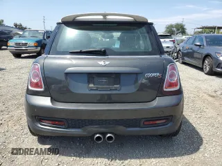2011 MINI Hardtop S z VIN WMWSV3C50BTY11900, wystawiony jako Copart lot #58225085 z przebiegiem 145 168 mil mil oraz Tytuł czysty. Historia ofert i sprzedaży dostępna na DreamBid. Obrazek 6.