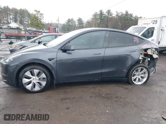 2024 Tesla Model Y Long Range z VIN 7SAYGDEE2RA244595, wystawiony jako IAAI lot #41964965 z przebiegiem 14 804 mil mil oraz . Historia ofert i sprzedaży dostępna na DreamBid. Obrazek 15.