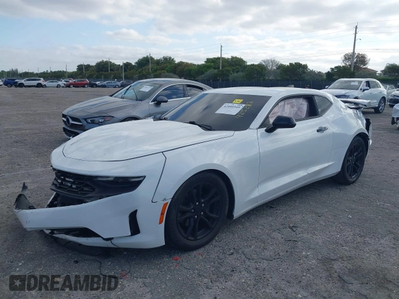 2021 Chevrolet Camaro 1LS z VIN 1G1FB1RX1M0101783, wystawiony jako IAAI lot #42095549 z przebiegiem 61 395 mil mil oraz . Historia ofert i sprzedaży dostępna na DreamBid. Obrazek 2.