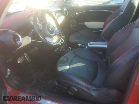 2007 MINI Hardtop S with VIN WMWMF73507TL92600, listed as a Copart auction lot 49324375 with 131,178 mi miles and Clean Title. Bid and sale history available at DreamBid. Image 7.