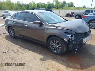 2015 Nissan Altima 2.5 S with VIN 1N4AL3AP2FN379061, listed as a IAAI auction lot 41995960 with 313,153 mi miles. Bid and sale history available at carsss.com. Image 1.