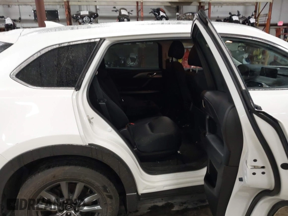 2022 Mazda CX-9 Sport z VIN JM3TCBBYXN0603653, wystawiony jako IAAI lot #42325893 z przebiegiem 57 480 mil mil oraz . Historia ofert i sprzedaży dostępna na DreamBid. Obrazek 8.