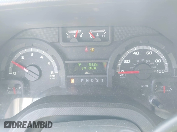 2013 Ford Econoline Cargo Commercial z VIN 1FTNE2EW8DDB01110, wystawiony jako IAAI lot #42290270 z przebiegiem 241 988 mil mil oraz . Historia ofert i sprzedaży dostępna na DreamBid. Obrazek 7.