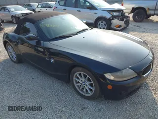 2005 BMW Z4 2.5i z VIN 4USBT33535LS54102, wystawiony jako IAAI lot #42429271 z przebiegiem 105 155 mil mil oraz . Historia ofert i sprzedaży dostępna na DreamBid. Obrazek 1.