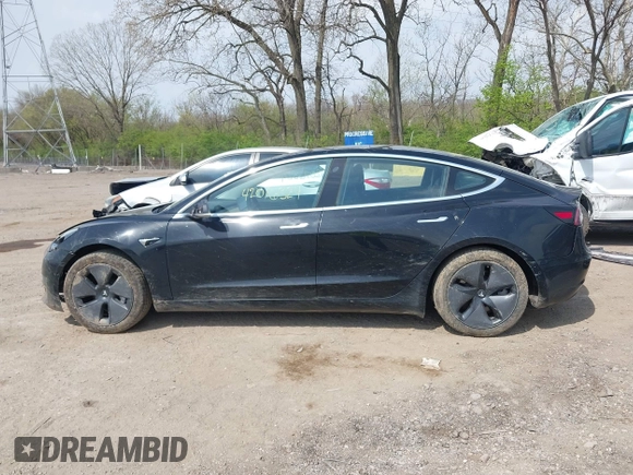 2018 Tesla Model 3 Long Range Battery z VIN 5YJ3E1EB2JF103096, wystawiony jako IAAI lot #42016324 z przebiegiem 143 247 mil mil oraz . Historia ofert i sprzedaży dostępna na DreamBid. Obrazek 15.