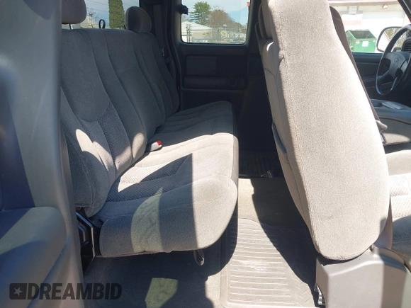2004 Chevrolet Silverado 1500 Z71 with VIN 2GCEK19T041152888, listed as a IAAI auction lot 42121958 with 109,050 mi miles. Bid and sale history available at carsss.com. Image 8.