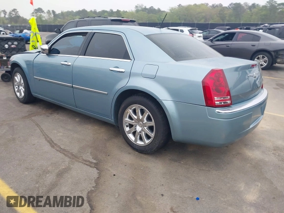 2008 Chrysler 300 C Hemi z VIN 2C3KA63HX8H335594, wystawiony jako IAAI lot #41907869 z przebiegiem Nie podano mil oraz . Historia ofert i sprzedaży dostępna na DreamBid. Obrazek 3.