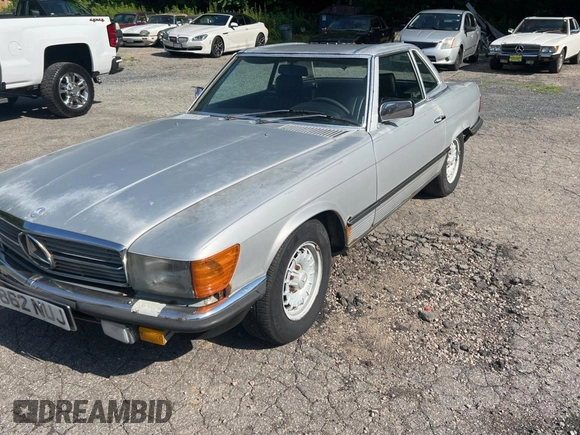 1984 Mercedes-Benz SL with VIN WDB1070421A009542, listed as a Copart auction lot 65327125 with 142,656 mi miles and Clean title. Bid and sale history available at DreamBid. Image 2.