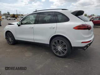 2017 Porsche Cayenne z VIN WP1AA2A20HKA90715, wystawiony jako Copart lot #53635315 z przebiegiem 131 703 mil mil oraz Szkody całkowita. Historia ofert i sprzedaży dostępna na DreamBid. Obrazek 2.