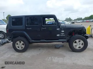 2007 Jeep Wrangler Unlimited Sahara z VIN 1J8GA59187L104774, wystawiony jako IAAI lot #42485359 z przebiegiem 192 254 mil mil oraz . Historia ofert i sprzedaży dostępna na DreamBid. Obrazek 14.