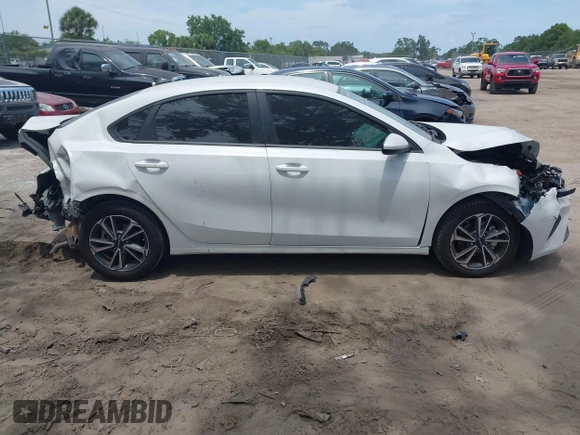 2024 Kia Forte LXS with VIN 3KPF24AD9RE724254, listed as a IAAI auction lot 42101601 with 37,904 mi miles and . Bid and sale history available at DreamBid. Image 13.