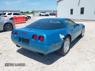 1992 Chevrolet Corvette z VIN 1G1YY23P6N5111770, wystawiony jako IAAI lot #42366542 z przebiegiem 39 505 mil mil oraz . Historia ofert i sprzedaży dostępna na DreamBid. Obrazek 4.