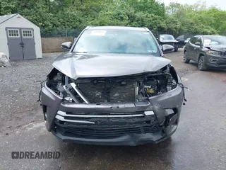 2019 Toyota Highlander SE z VIN 5TDJZRFH1KS735839, wystawiony jako IAAI lot #42204004 z przebiegiem 60 261 mil mil oraz . Historia ofert i sprzedaży dostępna na DreamBid. Obrazek 13.