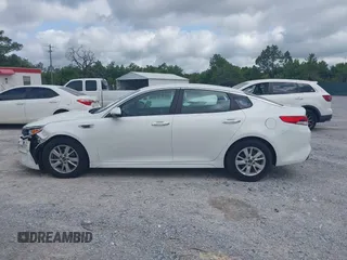 2017 Kia Optima LX z VIN 5XXGT4L32HG161091, wystawiony jako IAAI lot #42266149 z przebiegiem 166 254 mil mil oraz . Historia ofert i sprzedaży dostępna na DreamBid. Obrazek 14.