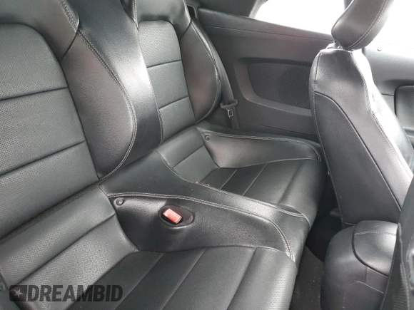 2020 Ford Mustang EcoBoost z VIN 1FATP8UH1L5138747, wystawiony jako Copart lot #88899115 z przebiegiem Nie podano mil oraz Nie do naprawy • Non repairable. Historia ofert i sprzedaży dostępna na DreamBid. Obrazek 10.