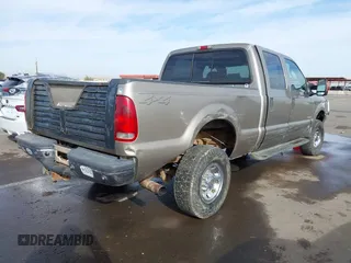 2003 Ford F-350 XL z VIN 1FTSW31P63EC46630, wystawiony jako IAAI lot #41699789 z przebiegiem 129 633 mil mil oraz . Historia ofert i sprzedaży dostępna na DreamBid. Obrazek 4.