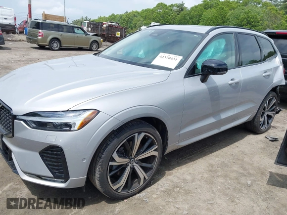 2023 Volvo XC60 Ultimate Dark Theme с VIN YV4062RX5P1347142, выставлен на аукционе IAAI как лот 42370431 с пробегом 19 510 миль миль и . История ставок и продаж доступна на DreamBid. Изображение 2.