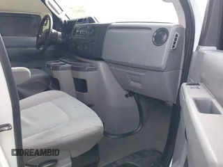 2010 Ford Econoline Passenger XL z VIN 1FBNE3BL9ADA74175, wystawiony jako IAAI lot #41456212 z przebiegiem 125 449 mil mil oraz . Historia ofert i sprzedaży dostępna na DreamBid. Obrazek 5.