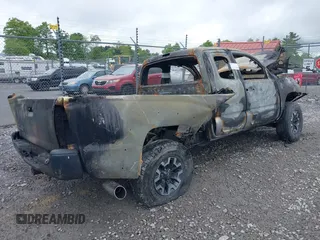 2015 Toyota Tacoma z VIN 5TFUX4EN3FX036158, wystawiony jako IAAI lot #39413433 z przebiegiem 126 878 mil mil oraz . Historia ofert i sprzedaży dostępna na DreamBid. Obrazek 4.