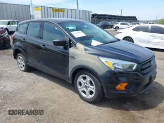 2017 Ford Escape S с VIN 1FMCU0F76HUB98377, выставлен на аукционе IAAI как лот 42128822 с пробегом 87 467 миль миль и . История ставок и продаж доступна на DreamBid. Изображение 1.