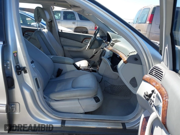 2002 Mercedes-Benz S-Class 5.0L with VIN WDBNG75J52A312063, listed as a IAAI auction lot 41818901 with 191,729 mi miles. Bid and sale history available at carsss.com. Image 5.