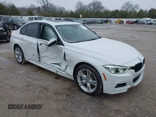 2018 BMW 3 Series 330i xDrive z VIN WBA8D9C51JEM33833, wystawiony jako IAAI lot #41565351 z przebiegiem 31 729 mil mil oraz . Historia ofert i sprzedaży dostępna na DreamBid. Obrazek 6.