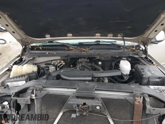 2005 GMC Yukon SLE with VIN 1GKEC13V15R260439, listed as a Copart auction lot 42326145 with 281,821 mi miles and Salvage Title. Bid and sale history available at carsss.com. Image 11.