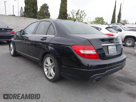 2013 Mercedes-Benz C 250 Sport z VIN WDDGF4HBXDR261850, wystawiony jako IAAI lot #42164882 z przebiegiem 149 257 mil mil oraz . Historia ofert i sprzedaży dostępna na DreamBid. Obrazek 3.