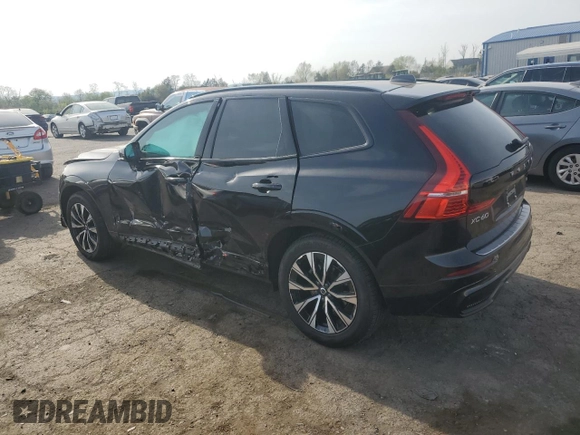 2024 Volvo XC60 Plus Dark Theme z VIN YV4L12RL5R1767754, wystawiony jako Copart lot #55004885 z przebiegiem 13 207 mil mil oraz Szkoda całkowita • Salvage title. Historia ofert i sprzedaży dostępna na DreamBid. Obrazek 2.