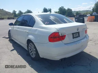 2006 BMW 3 Series 325i with VIN WBAVB13556PT01230, listed as a IAAI auction lot 41949691 with 162,386 mi miles and . Bid and sale history available at carsss.com. Image 3.