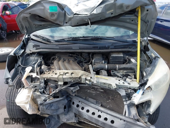 2014 Nissan Note S Plus z VIN 3N1CE2CP7EL423853, wystawiony jako IAAI lot #42402127 z przebiegiem 199 799 mil mil oraz . Historia ofert i sprzedaży dostępna na DreamBid. Obrazek 10.