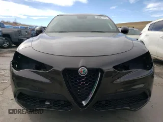 2018 Alfa Romeo Stelvio Ti z VIN ZASFAKBN6J7B80421, wystawiony jako Copart lot #43687775 z przebiegiem 81 426 mil mil oraz Czysty tytuł • Clean title. Historia ofert i sprzedaży dostępna na DreamBid. Obrazek 5.