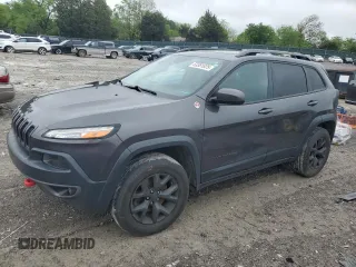 2016 Jeep Cherokee Trailhawk z VIN 1C4PJMBS1GW211605, wystawiony jako Copart lot #53381825 z przebiegiem 160 238 mil mil oraz Szkoda całkowita • Salvage title. Historia ofert i sprzedaży dostępna na DreamBid. Obrazek 1.