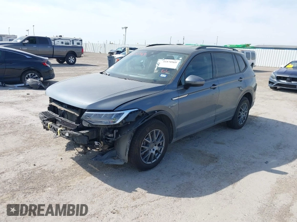 2023 Volkswagen Tiguan S z VIN 3VVRB7AX9PM132401, wystawiony jako IAAI lot #41870969 z przebiegiem 40 533 mil mil oraz . Historia ofert i sprzedaży dostępna na DreamBid. Obrazek 18.