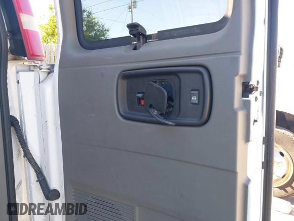 2006 Chevrolet Express Passenger with VIN 1GAHG39U961199535, listed as a IAAI auction lot 41718438 with 271,298 mi miles and . Bid and sale history available at DreamBid. Image 16.
