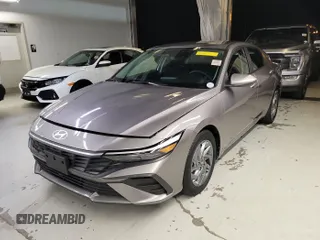 2024 Hyundai Elantra SEL z VIN KMHLM4DG4RU636275, wystawiony jako IAAI lot #42853008 z przebiegiem 32 964 mil mil oraz . Historia ofert i sprzedaży dostępna na DreamBid. Obrazek 23.