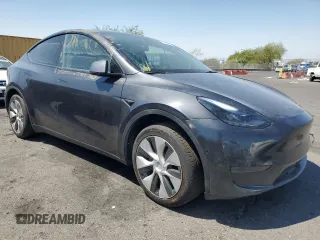 2024 Tesla Model Y with VIN 7SAYGDED1RF052031, listed as a Copart auction lot 61806195 with 5,365 mi miles and Salvage title. Bid and sale history available at DreamBid. Image 4.