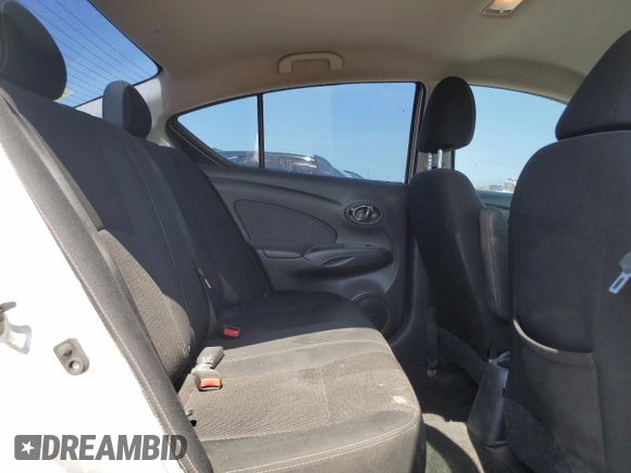 2015 Nissan Versa SV z VIN 3N1CN7AP4FL835049, wystawiony jako Copart lot #56591975 z przebiegiem 153 724 mil mil oraz Szkoda całkowita • Salvage title. Historia ofert i sprzedaży dostępna na DreamBid. Obrazek 10.
