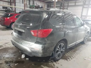 2017 Nissan Pathfinder SV z VIN 5N1DR2MMXHC636690, wystawiony jako IAAI lot #41424828 z przebiegiem 114 994 mil mil oraz . Historia ofert i sprzedaży dostępna na DreamBid. Obrazek 4.