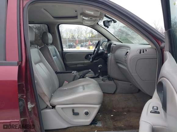 2005 Chevrolet TrailBlazer LT with VIN 1GNDT13S252306051, listed as a IAAI auction lot 41363035 with 239,590 mi miles. Bid and sale history available at carsss.com. Image 5.