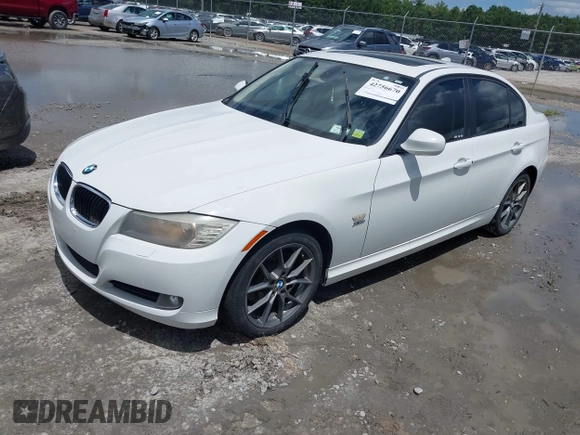 2011 BMW 3 Series 328i xDrive z VIN WBAPK5G57BNN81345, wystawiony jako IAAI lot #42756670 z przebiegiem 170 976 mil mil oraz . Historia ofert i sprzedaży dostępna na DreamBid. Obrazek 2.