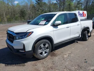 2024 Honda Ridgeline RTL z VIN 5FPYK3F54RB026656, wystawiony jako IAAI lot #41878732 z przebiegiem 15 585 mil mil oraz . Historia ofert i sprzedaży dostępna na DreamBid. Obrazek 2.