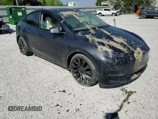 2024 Tesla Model Y Performance z VIN 7SAYGDEF1RF038664, wystawiony jako Copart lot #52583175 z przebiegiem Nie podano mil oraz Szkoda całkowita • Salvage title. Historia ofert i sprzedaży dostępna na DreamBid. Obrazek 13.