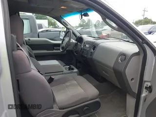 2004 Ford F-150 XL z VIN 1FTPX125X4NA15610, wystawiony jako IAAI lot #42316587 z przebiegiem 243 554 mil mil oraz . Historia ofert i sprzedaży dostępna na DreamBid. Obrazek 5.