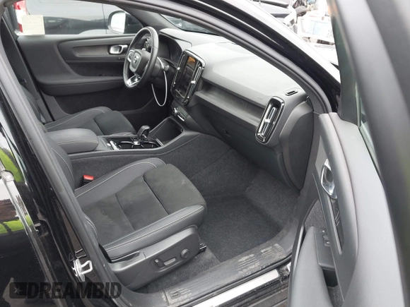 2023 Volvo C40 Recharge Pure Electric Plus with VIN YV4ED3GL8P2054475, listed as a IAAI auction lot 41773276 with 29,835 mi miles. Bid and sale history available at carsss.com. Image 5.