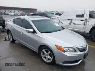 2013 Acura ILX with VIN 19VDE1F3XDE021230, listed as a IAAI auction lot 41586378 with 207,274 mi miles. Bid and sale history available at carsss.com. Image 1.